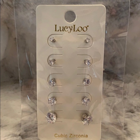 Cubic Zirconia Studs 5 sizes - Picture 1 of 2